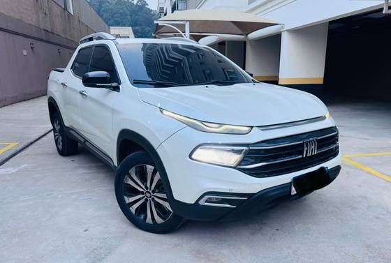 FIAT TORO 2.0 16V TURBO DIESEL VOLCANO 4WD AT9 FIAT TORO 2.0 16V TURBO DIESEL VOLCANO 4WD AT9